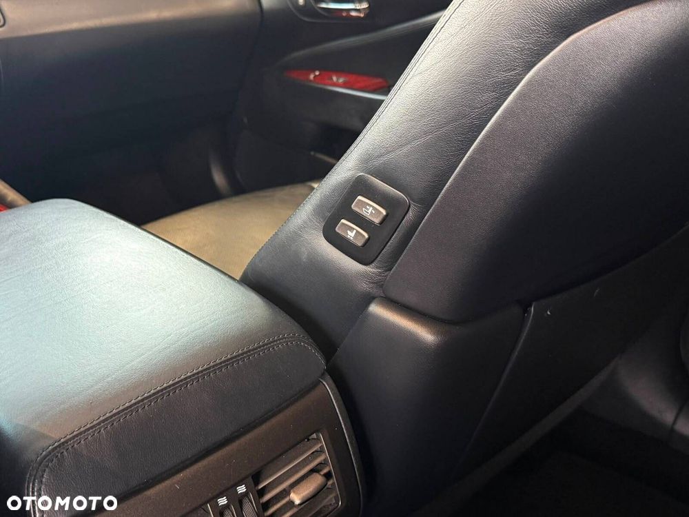 Lexus LS - 19