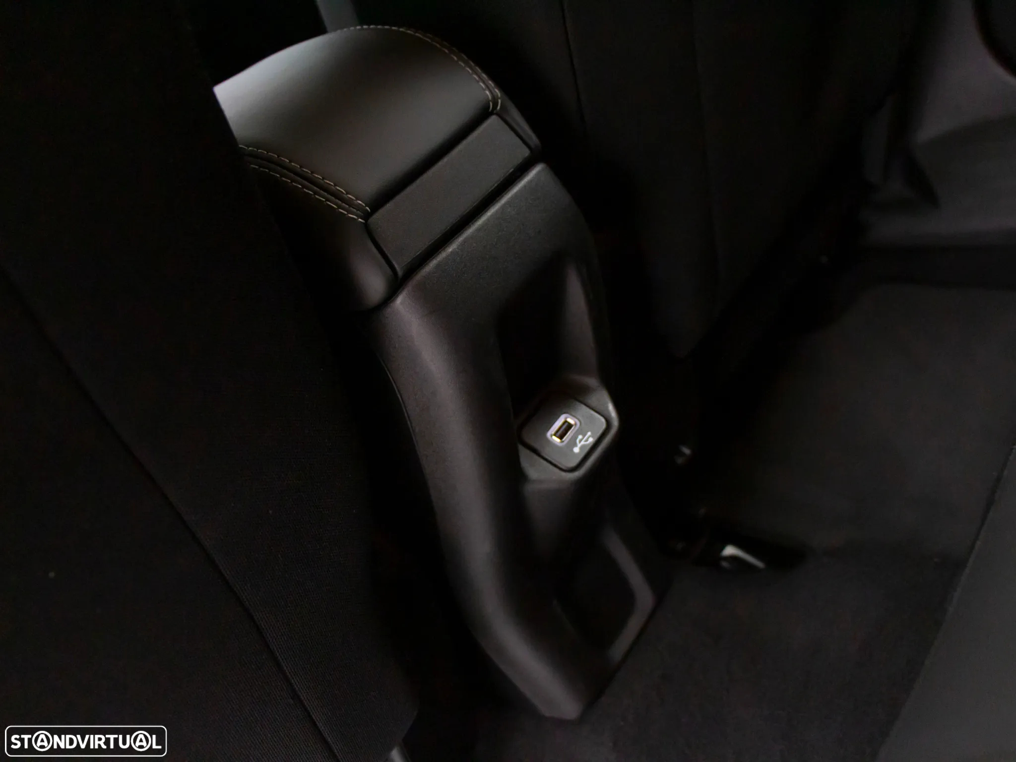 Jeep Renegade 1.0 T Limited - 12