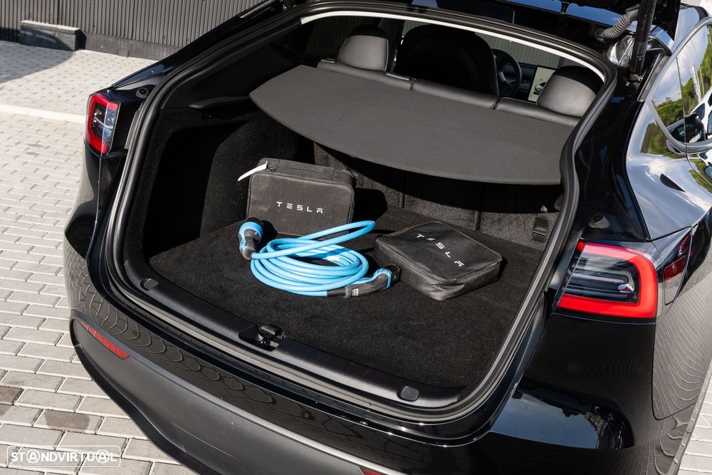 Tesla Model Y Performance Dual Motor AWD - 11