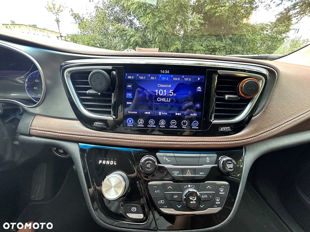 Chrysler Pacifica - 5