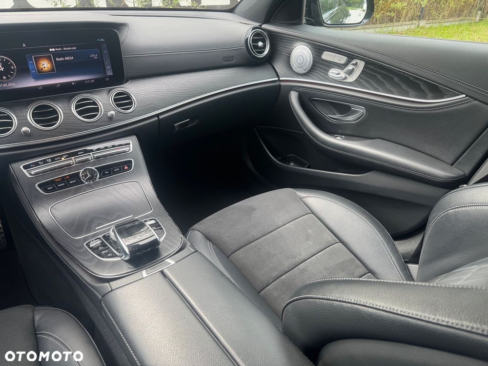 Mercedes-Benz Klasa E 200 9G-TRONIC AMG Line - 20
