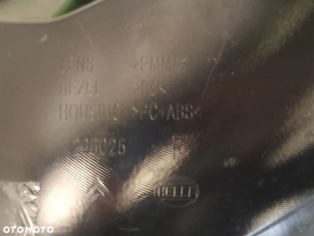 CITROEN C3 AIRCROSS LAMPA TYLNA TYŁ PRAWA ORYGINAŁ - 12