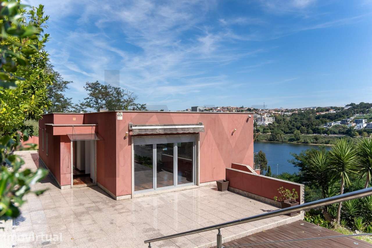Moradia T4 localizada em Oliveira do Douro - Grande imagem: 2/30