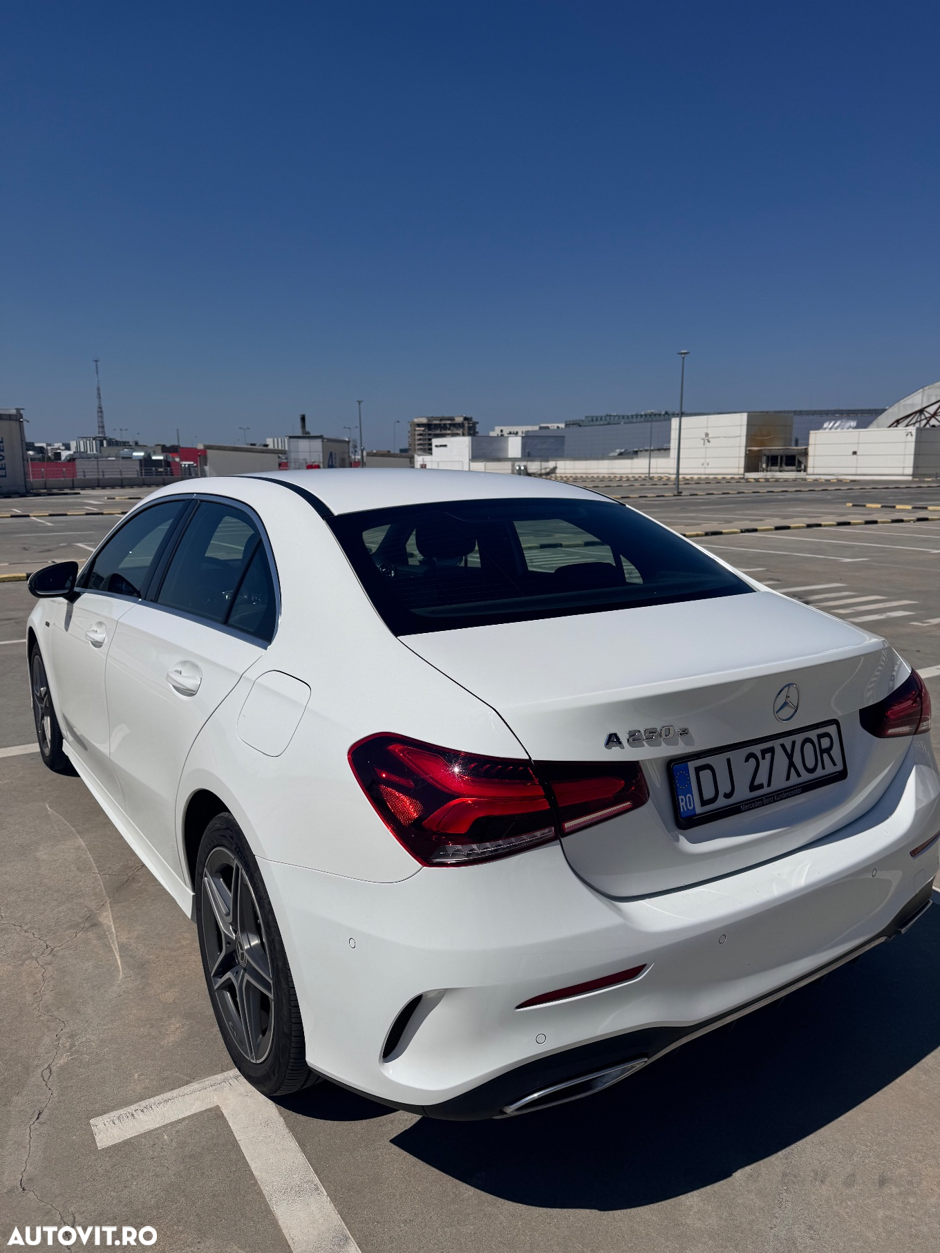 Mercedes-Benz A 250 e 8G-DCT AMG Line - 6
