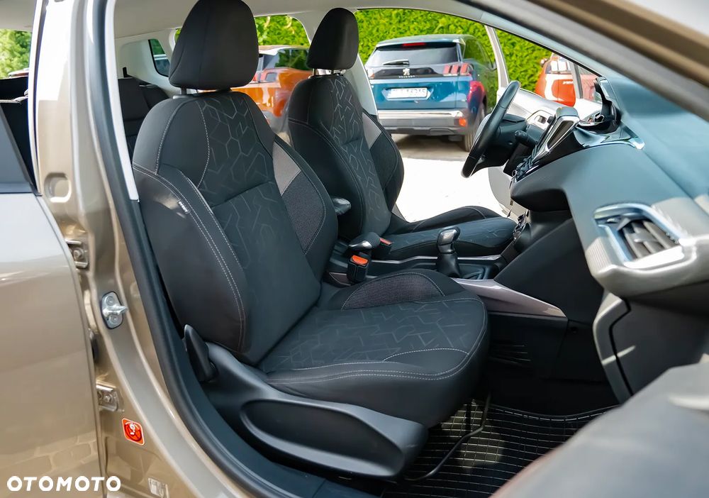 Peugeot 2008 BlueHDi 100 STOP & START Style - 29