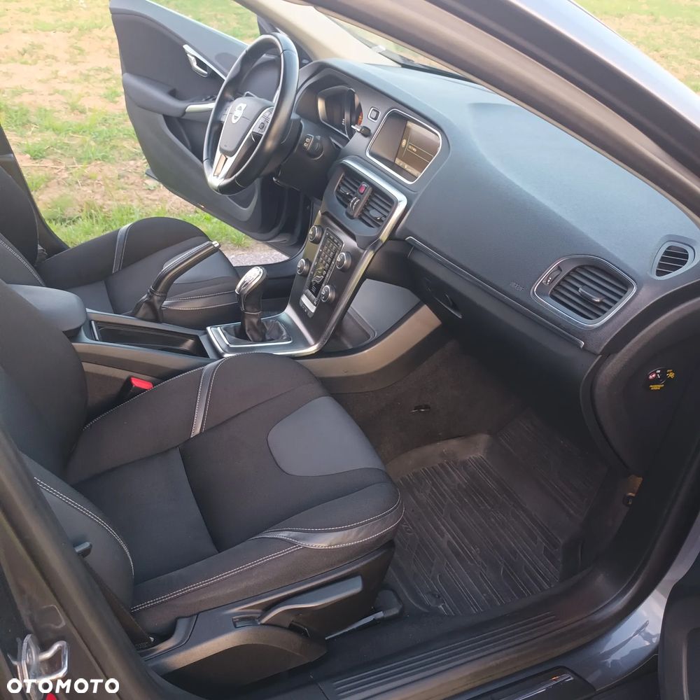 Volvo V40 D2 Momentum - 16