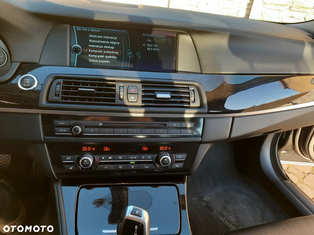 BMW Seria 5 528i - 25