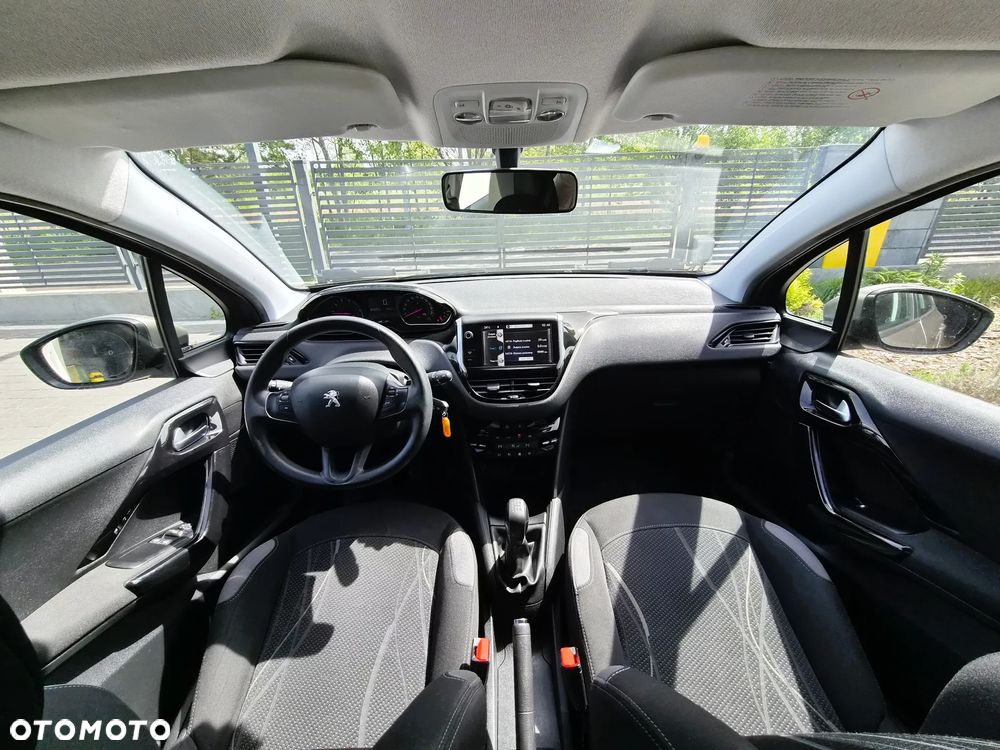 Peugeot 208 - 28