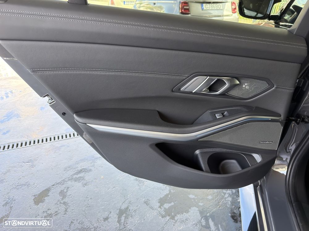 BMW M3 Competition M xDrive - 25