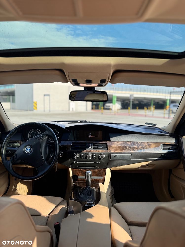 BMW Seria 5 525i - 11