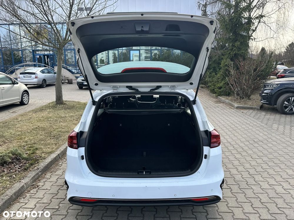 Kia Ceed - 10