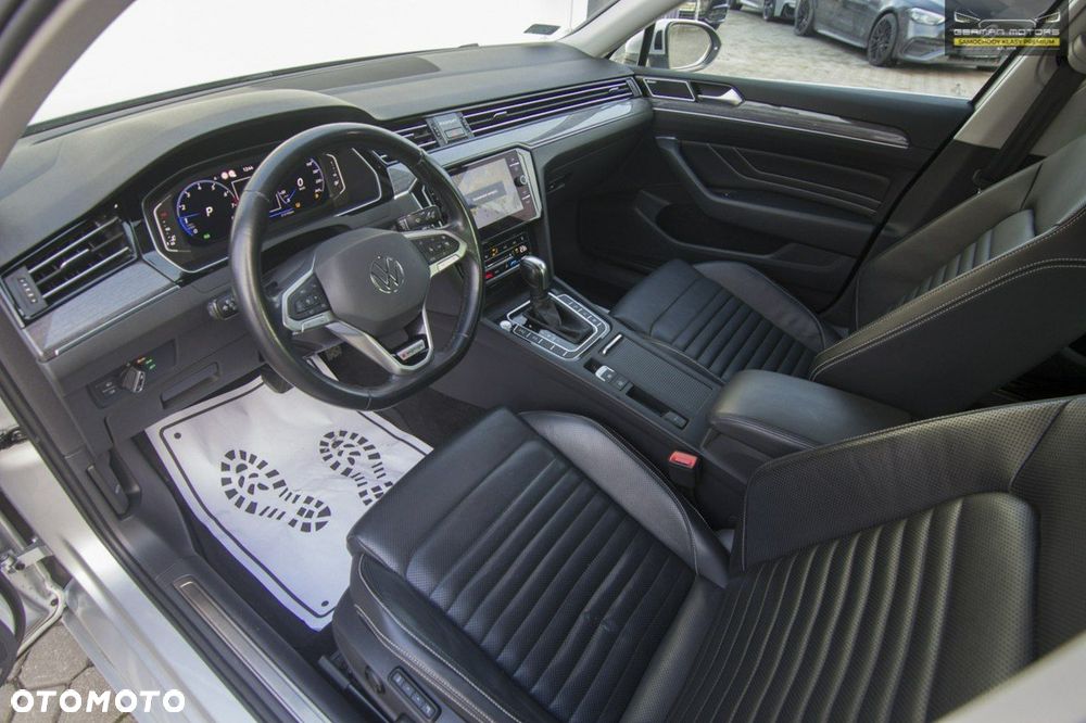 Volkswagen Passat - 11