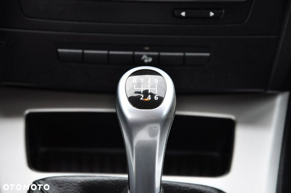 BMW Seria 3 325i Edition Exclusive - 31