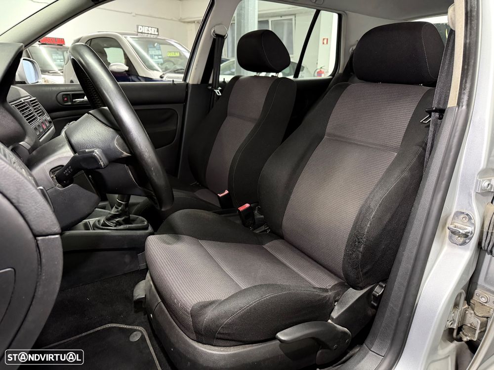 VW Golf 1.4i 25 Anos - 12