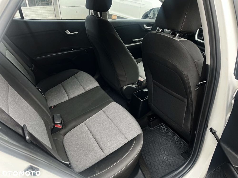 Kia Stonic 1.2 M - 11