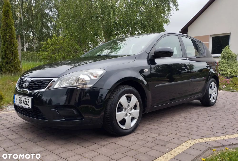 Kia Ceed 1.4 CVVT Dream-Team Edition - 1