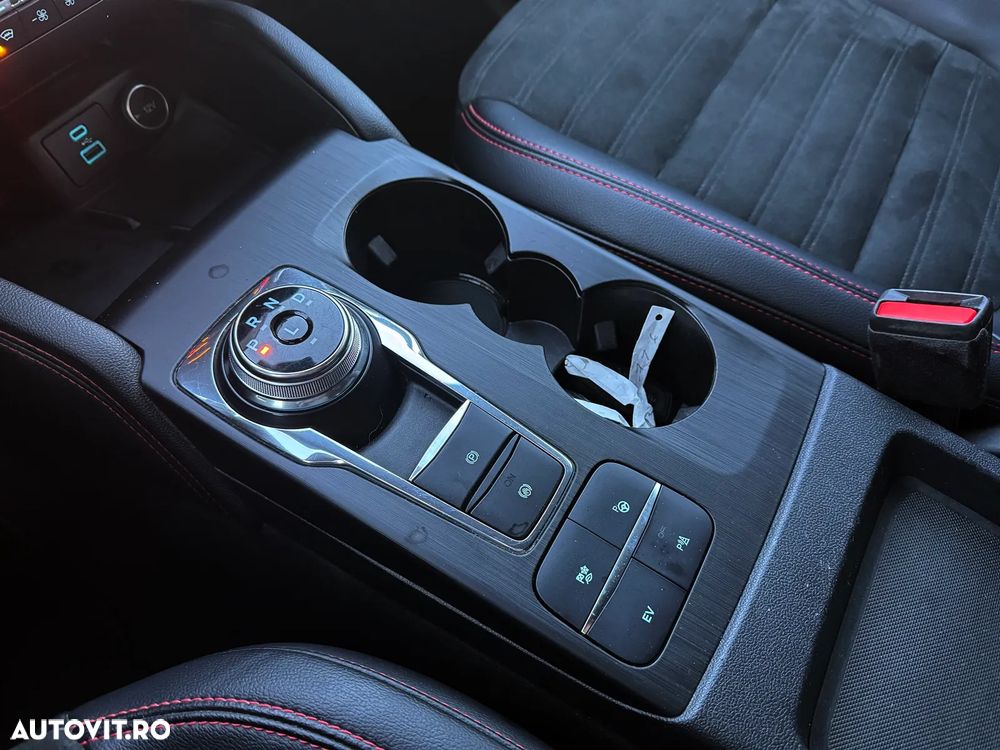 Ford Kuga 2.5 Duratec PHEV ST-LINE X - 37