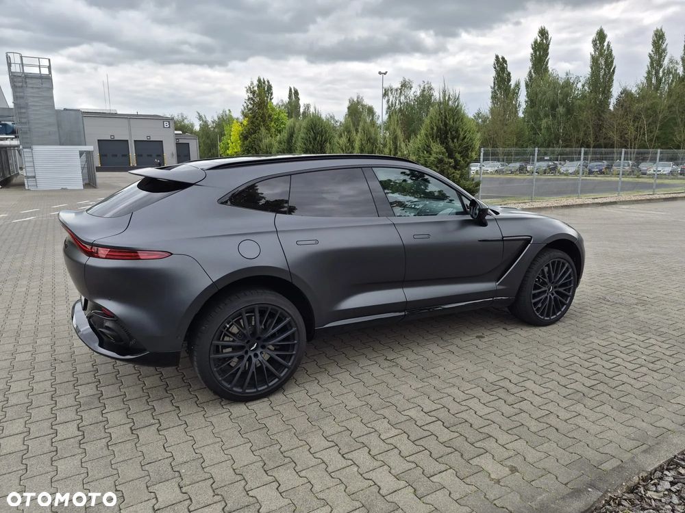 Aston Martin DBX - 26