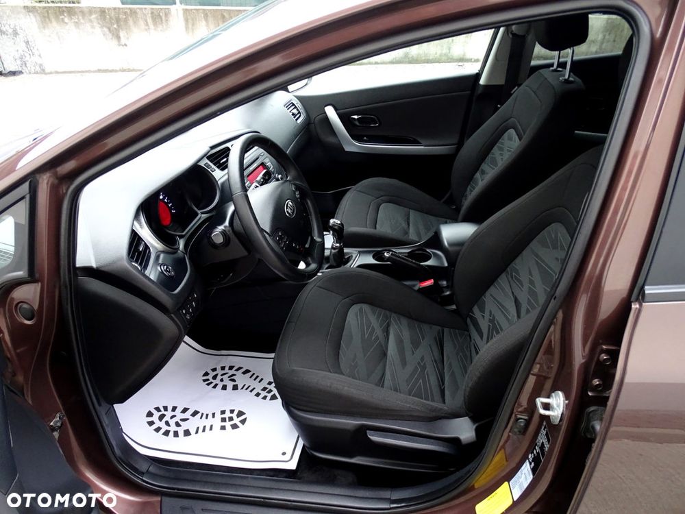 Kia Ceed 1.6 GDI Dream Team Edition - 11