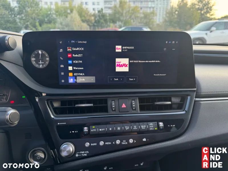 Lexus ES 300h Business Edition + - 23