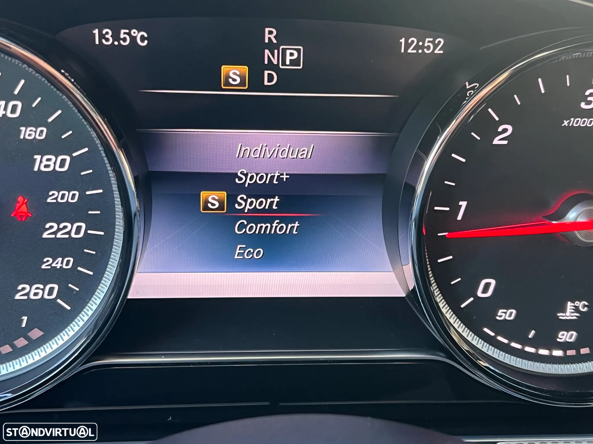 Mercedes-Benz E 220 d Avantgarde+ - 38