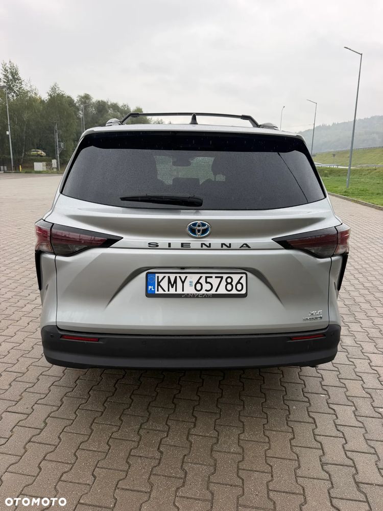 Toyota Sienna - 4