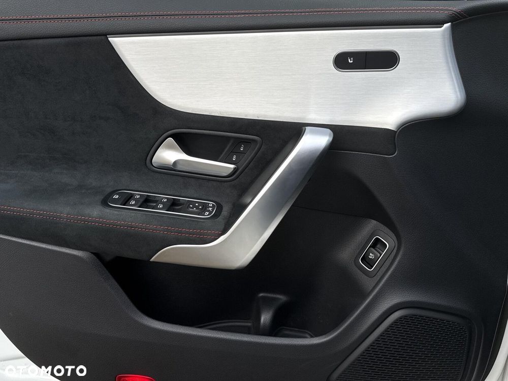 Mercedes-Benz CLA 200 d 4-Matic AMG Line 8G-DCT - 22