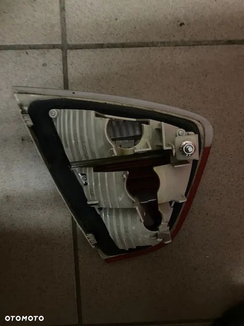 LAMPA PRAWA TYŁ W KLAPĘ BMW E90 6937460 - 2