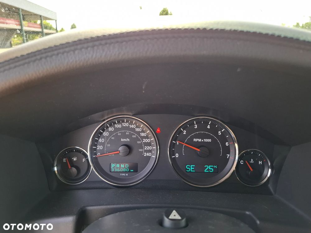 Jeep Commander 5.7 V8 Limited - 23