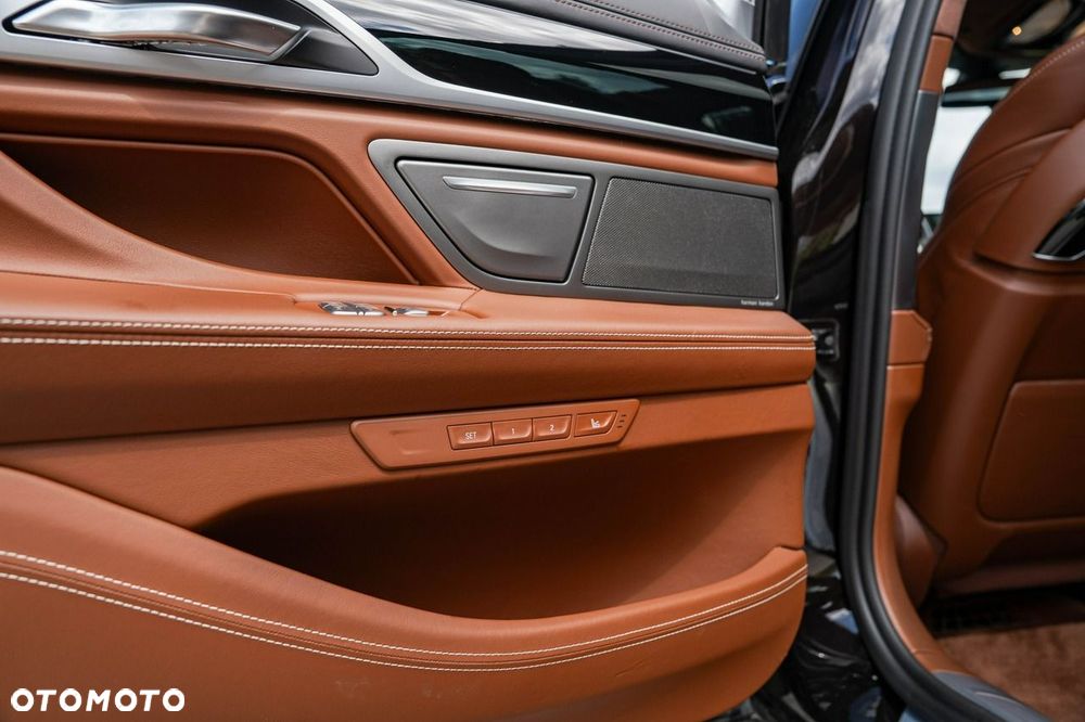 BMW Seria 7 750Ld xDrive - 39