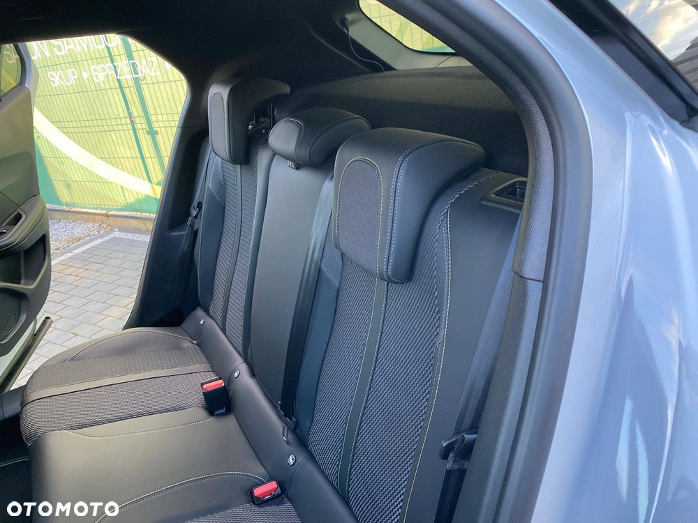 Peugeot 2008 PureTech 130 EAT8 GT Pack - 10