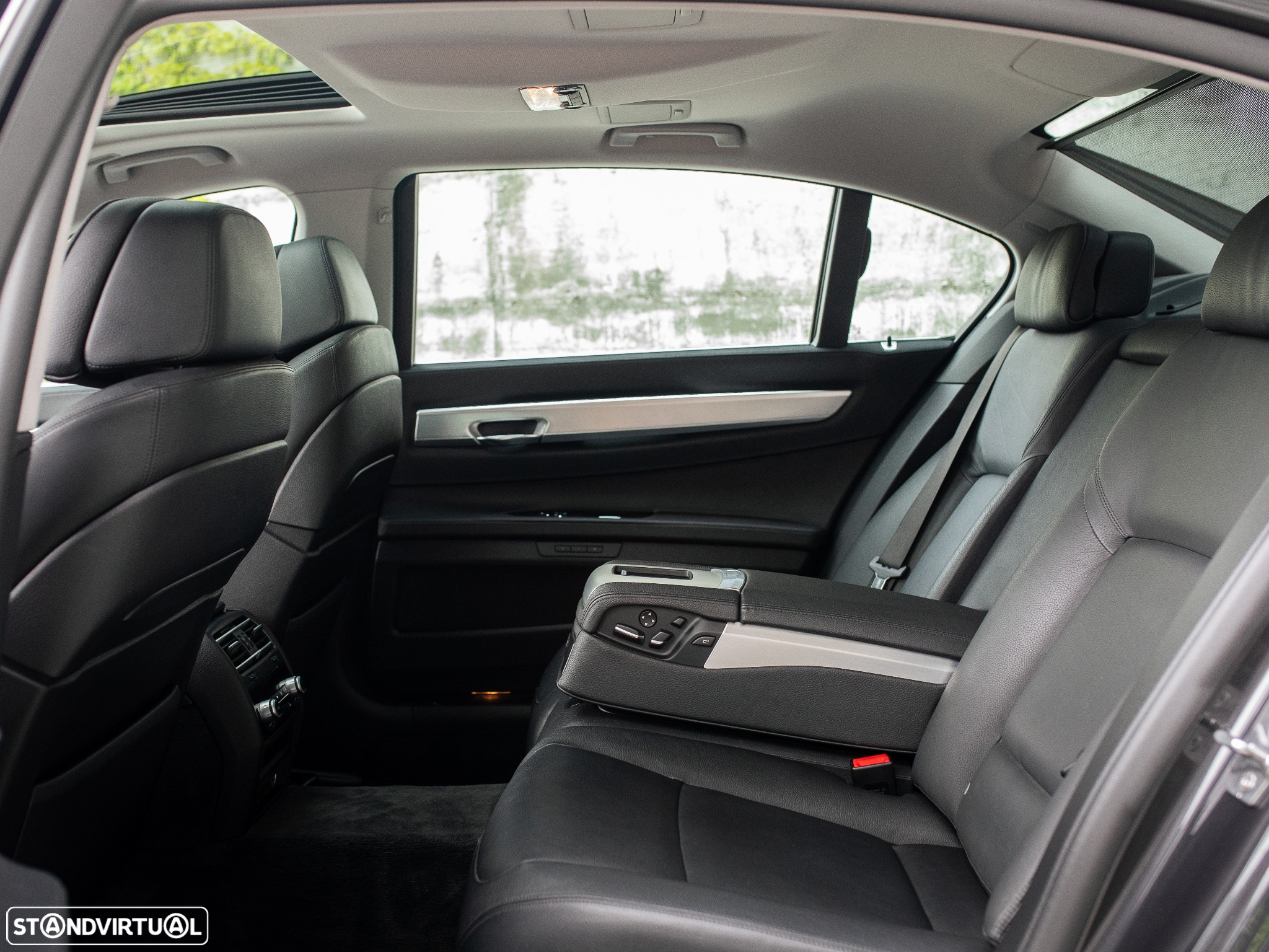 BMW 750 Li xDrive - 25