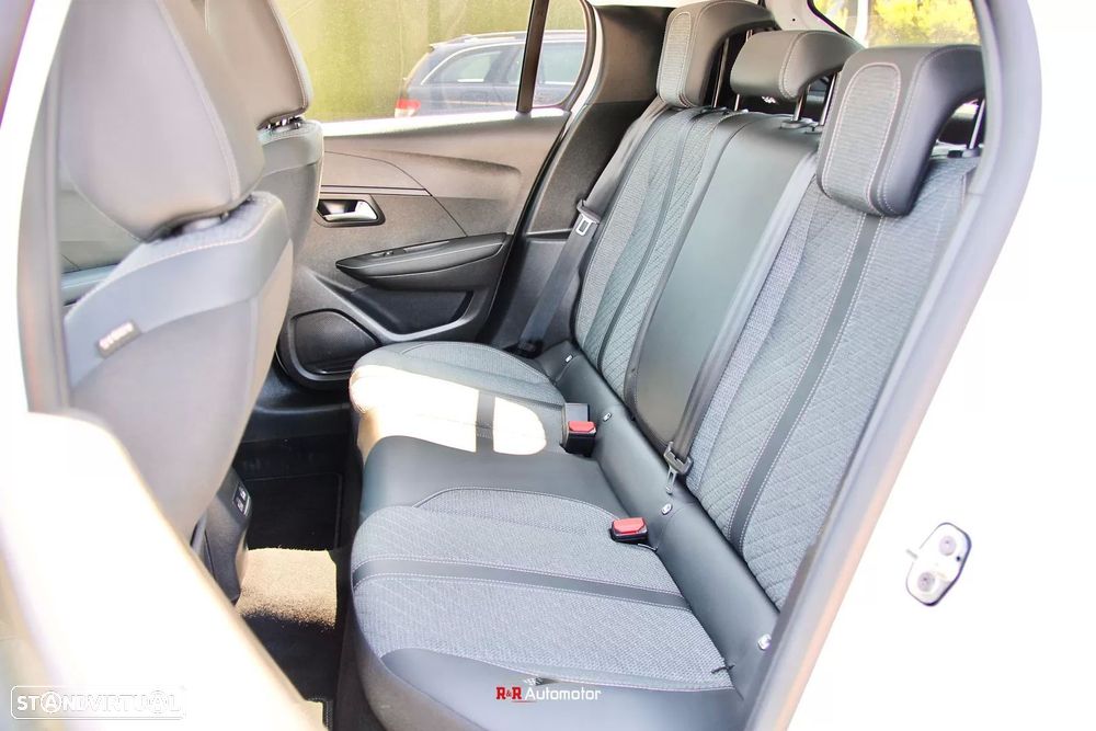 Peugeot 208 1.2 Hybrid Allure e-DCS6 - 26