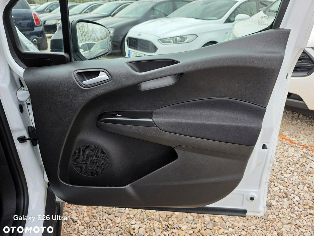 Ford Transit Courier - 33