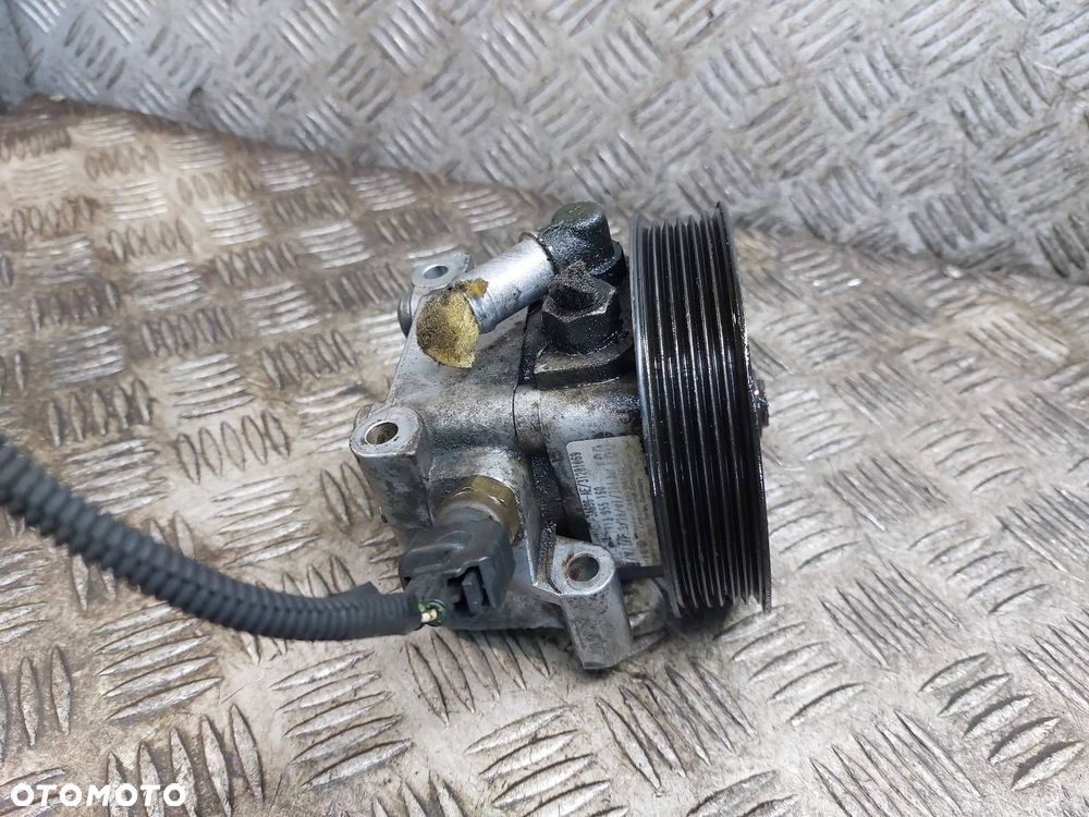 POMPA WSPOMAGANIA FORD FOCUS MK2 1.6 16V BENZYNA 4M51-3A696-AE - 1
