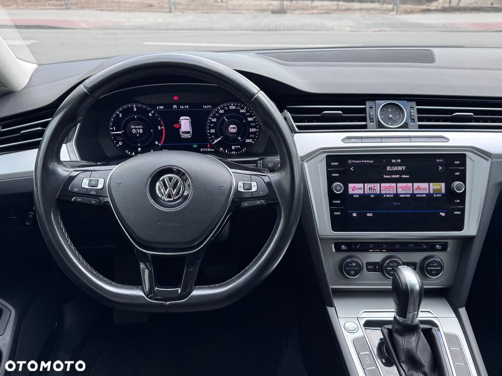 Volkswagen Passat - 34