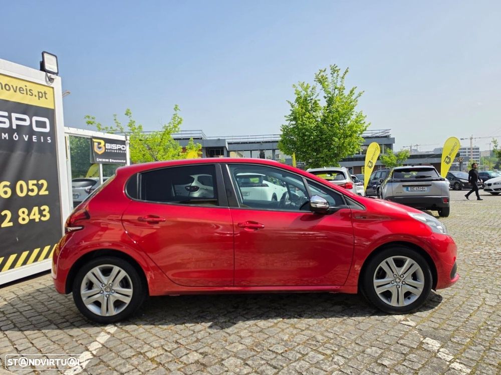 Peugeot 208 1.2 PureTech Signature - 6