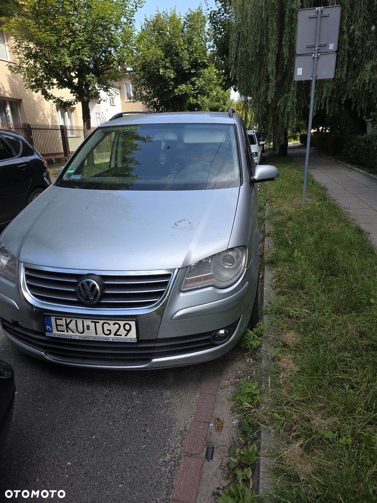 Volkswagen Touran - 1
