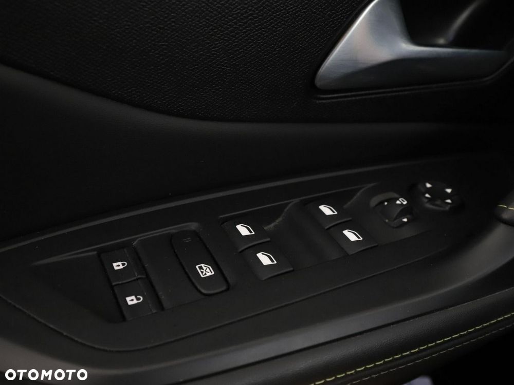 Peugeot 408 1.6 Plug-In Hybrid 225 GT EAT8 - 38