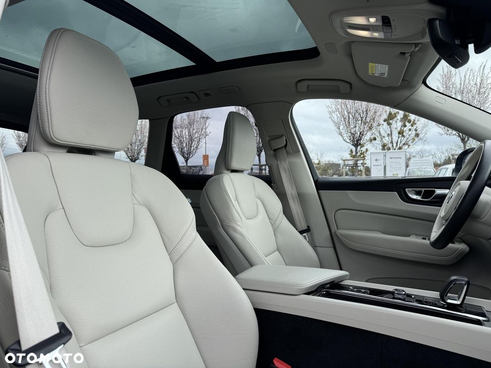 Volvo XC 60 B5 D AWD Plus Dark - 14