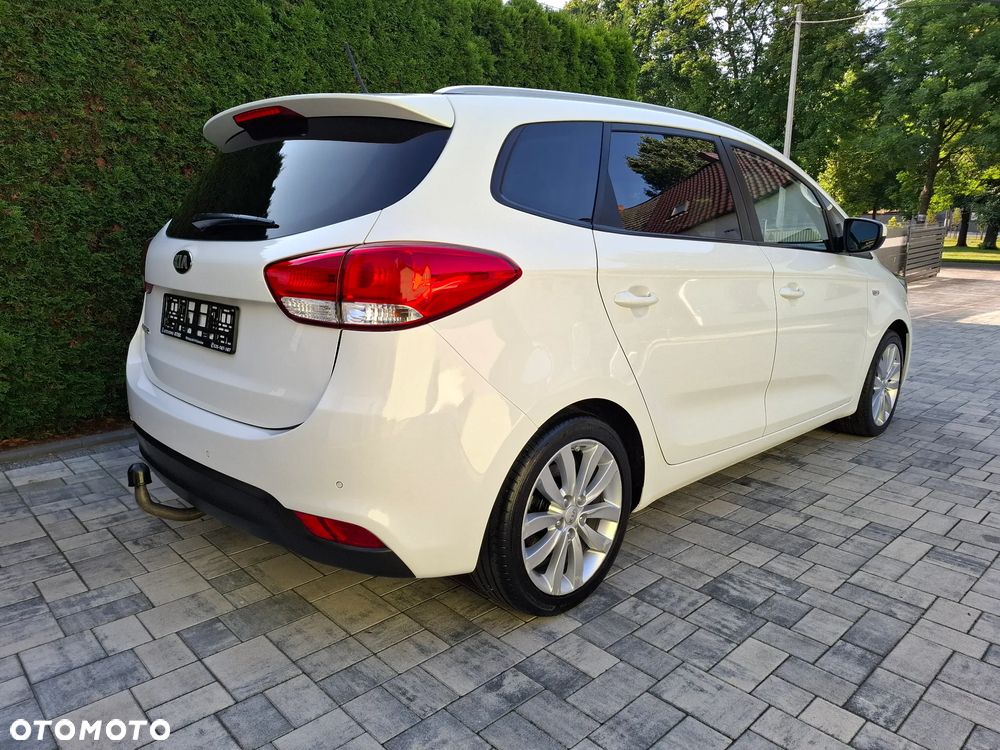 Kia Carens - 4