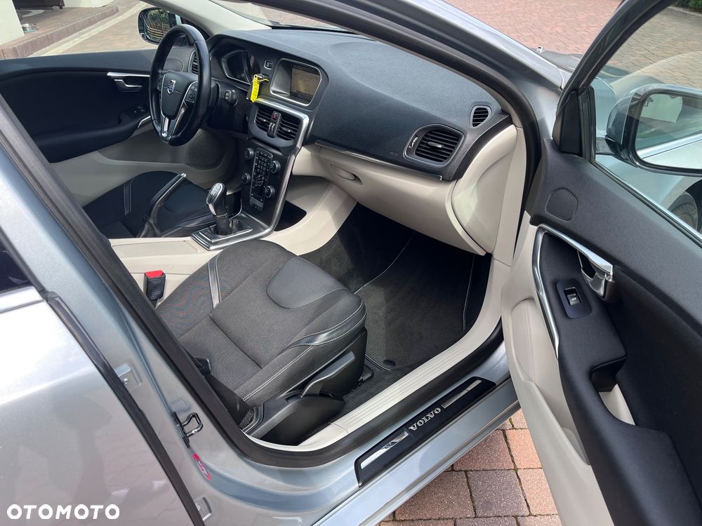 Volvo V40 D2 You - 16