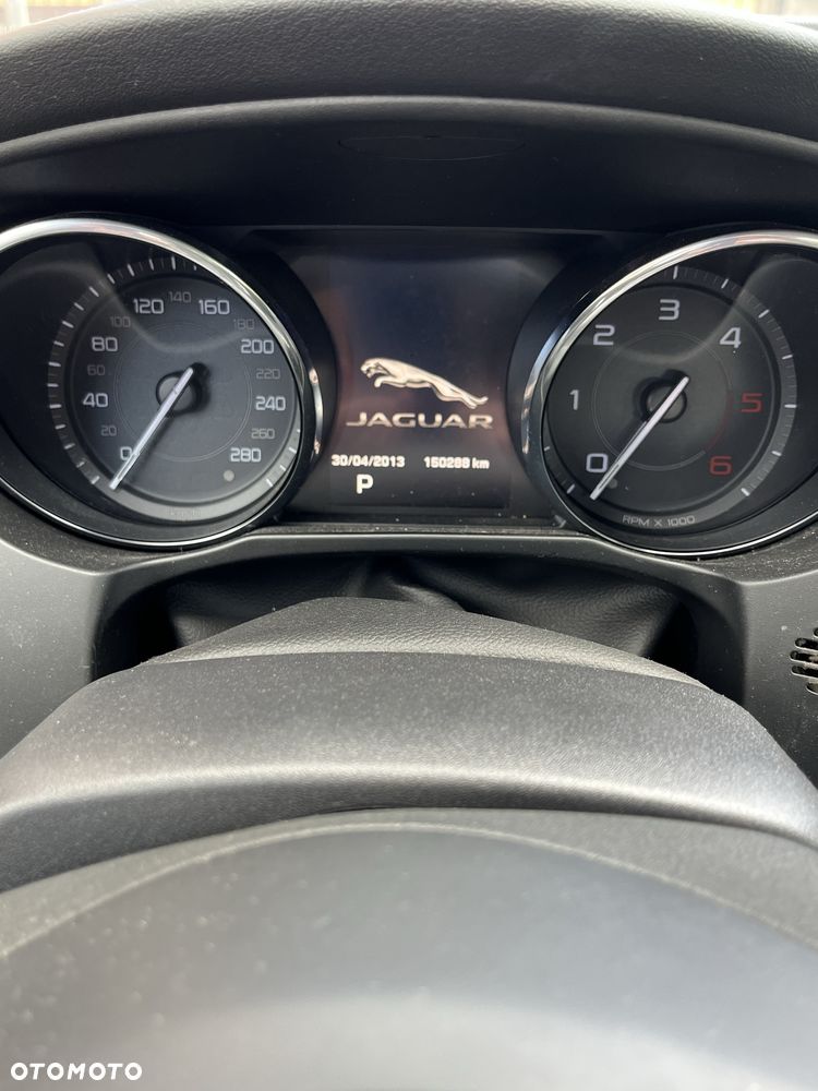 Jaguar XE - 7