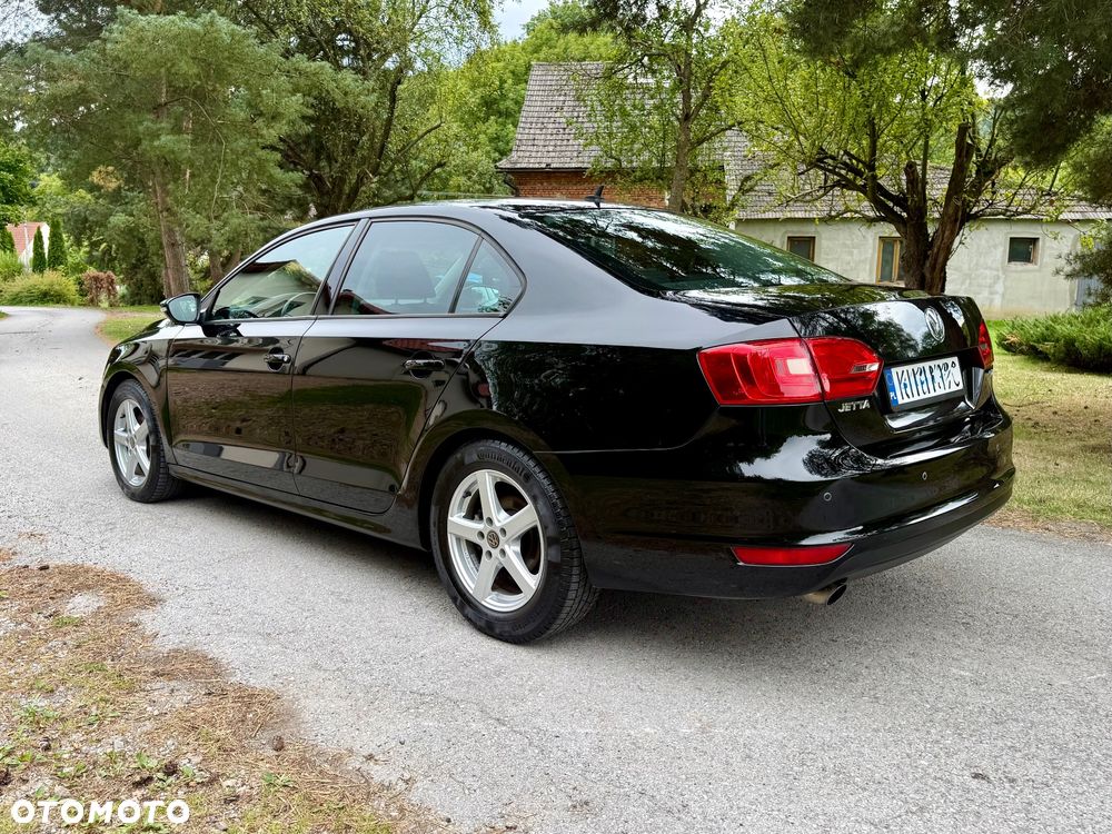 Volkswagen Jetta 1.6 TDI Comfortline - 11