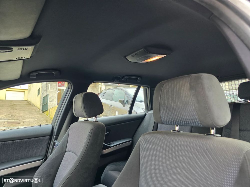 BMW 320 d Pack M - 13