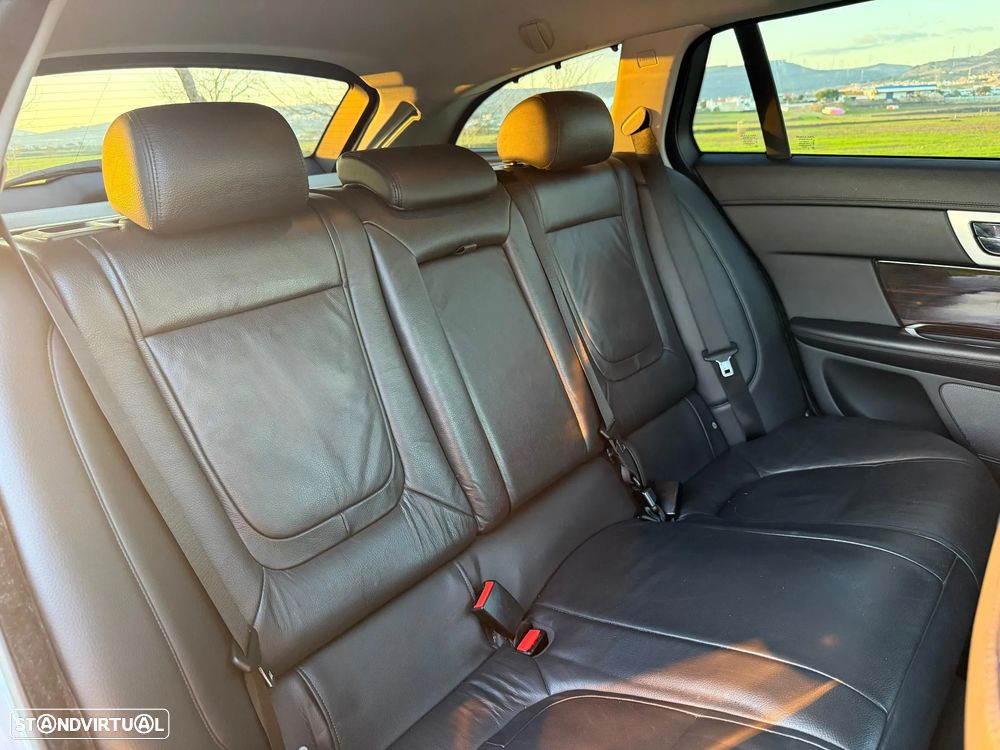 Jaguar XF 2.2 - 8