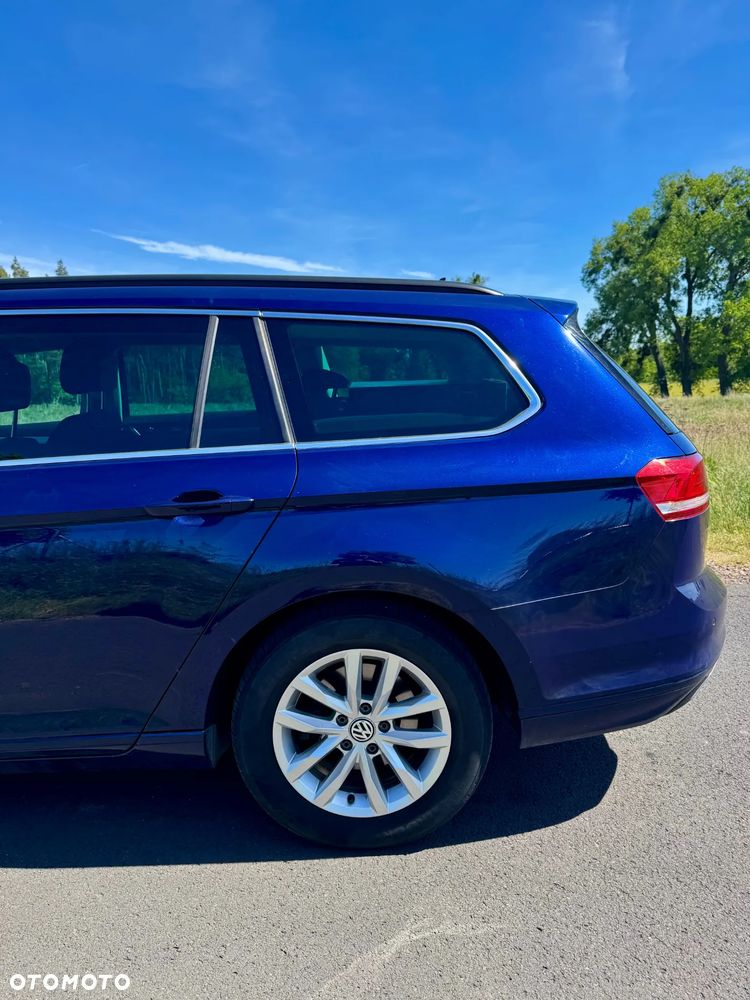 Volkswagen Passat - 11