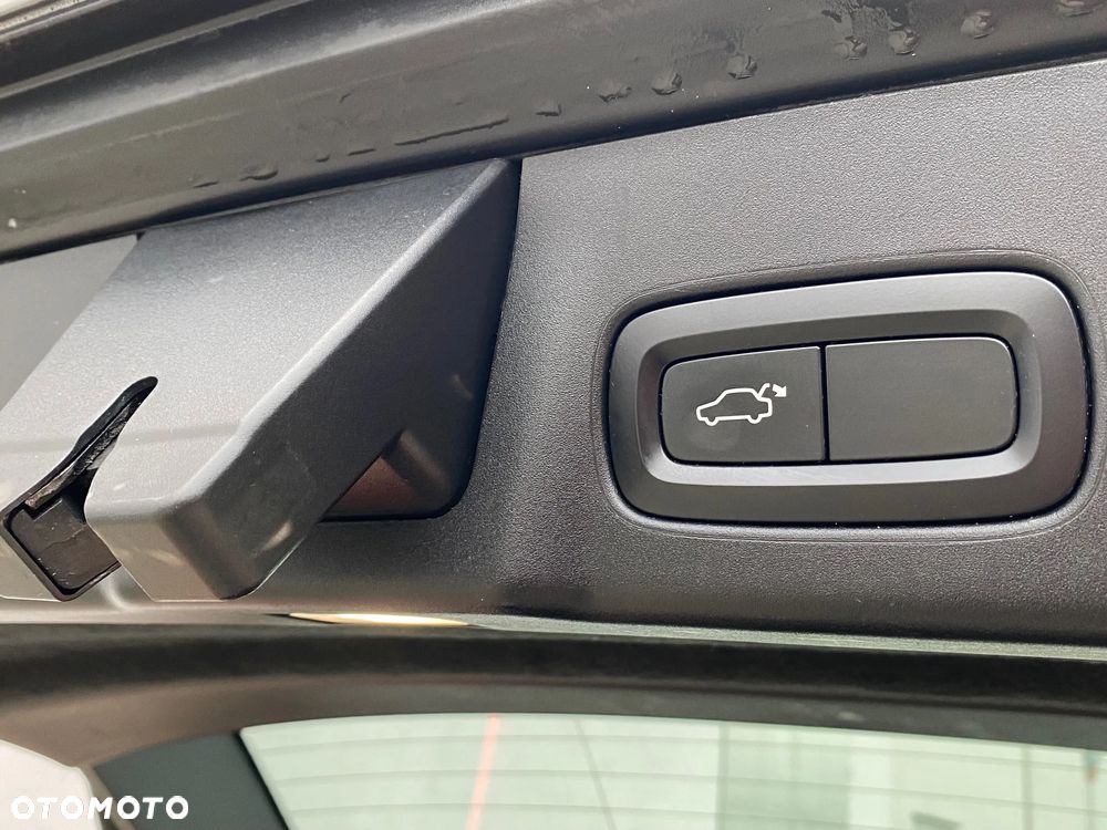Volvo V90 D4 Momentum - 28