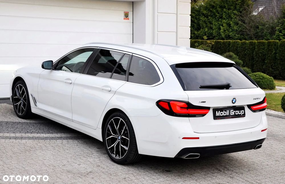 BMW Seria 5 520d xDrive - 9