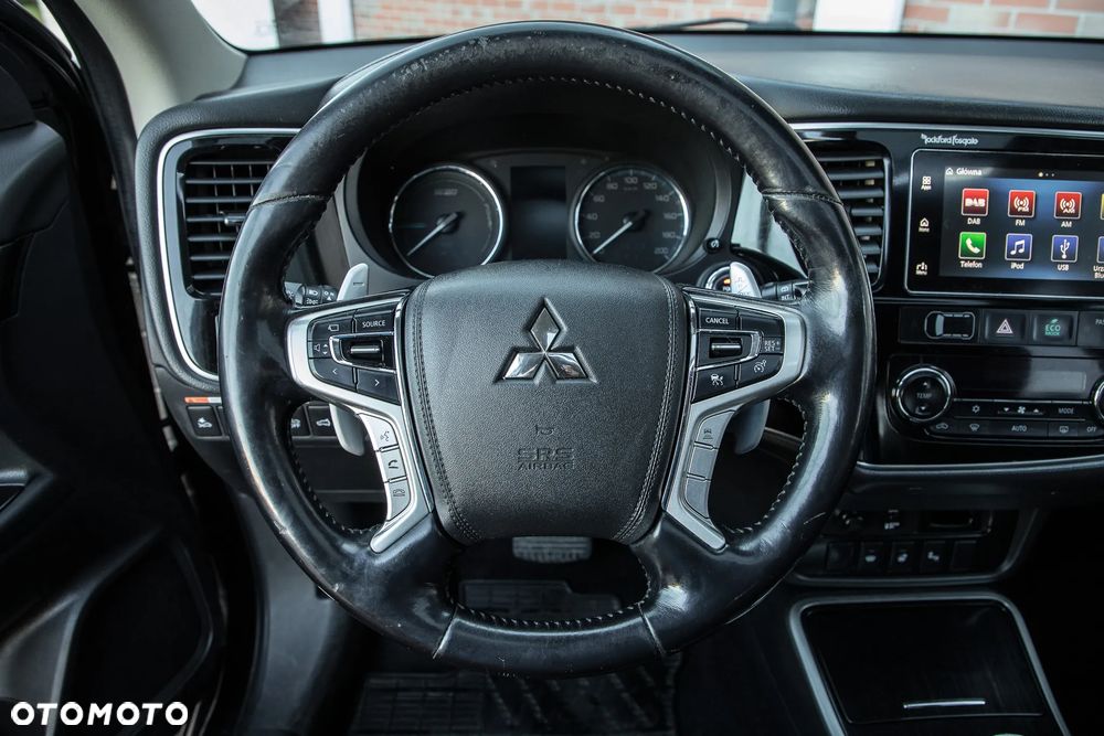 Mitsubishi Outlander Instyle NAVI + - 17
